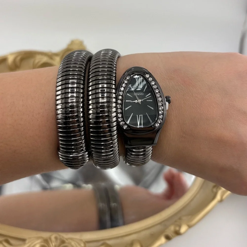 Elegant Serpentine-Style Watch – Black Tone 🖤 - Picture 10 of 10
